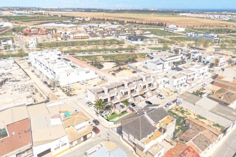 Продажа квартиры Пилар де ла Орадада, Аликанте, Испания 3 спальни, 87м2 №132877 - фото 2