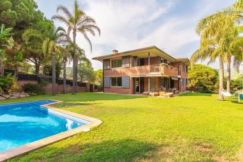 Продажа виллы Сан-Андреу-де-Льяванерес, Барселона, Испания 5 спален, 461м2 №132819 - фото 1
