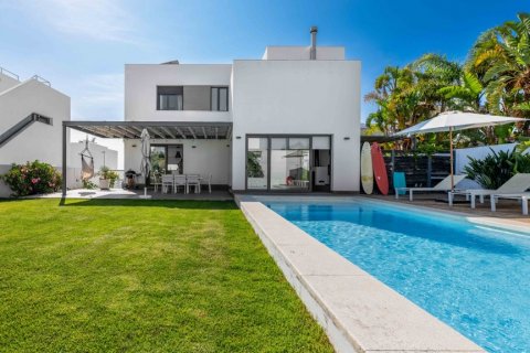 Продажа виллы в Кониль-де-ла-Фронтера, Кадис, Испания 4 спальни, 335м2 №120410 - фото 1