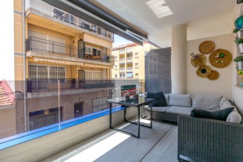 Apartamento en venta Torrevieja, Alicante, España 3 dormitorios,  No. 125519 - foto 9