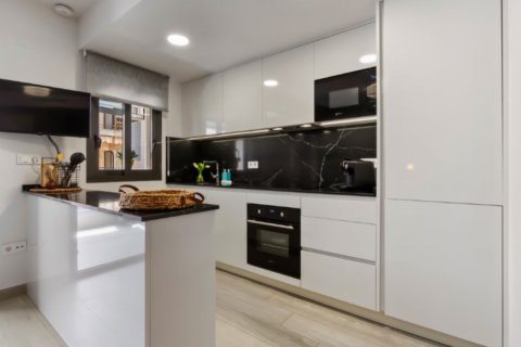 Apartamento en venta Torrevieja, Alicante, España 3 dormitorios,  No. 125519 - foto 6