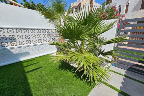 Bungalo pārdošanā Torrevieja, Alicante, Spānijā 1 istaba, 94 m2 Nr. 130630 - attēls 2