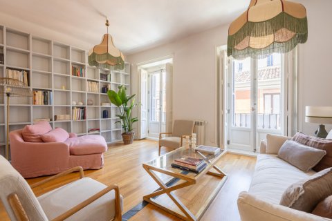 Продажа квартиры в Мадрид, Испания 3 спальни, 123м2 №122090 - фото 1