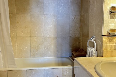Apartment for sale Illetes (Ses), Mallorca, Spain 2 bedrooms, 72 sq.m. No. 131020 - photo 16