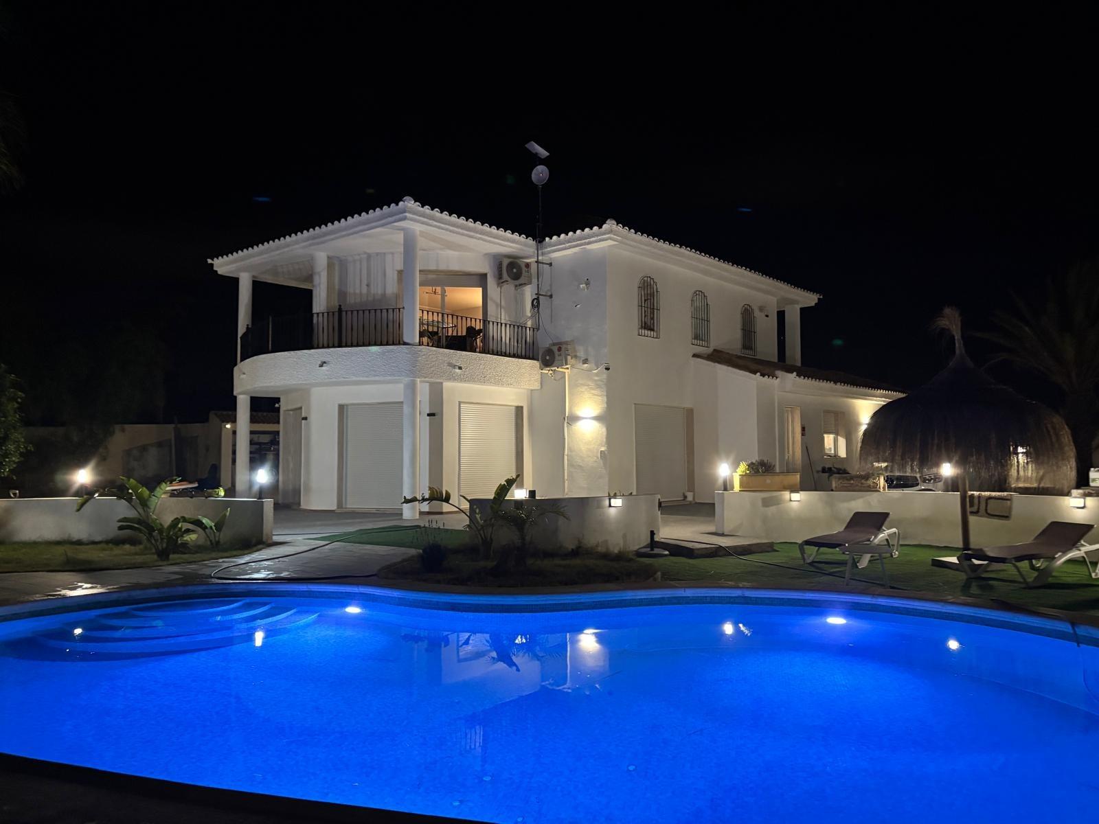 Hus i San Miguel de Salinas, Alicante, Spanien 4 sovrum, 300 kvm. Nr. 128697
