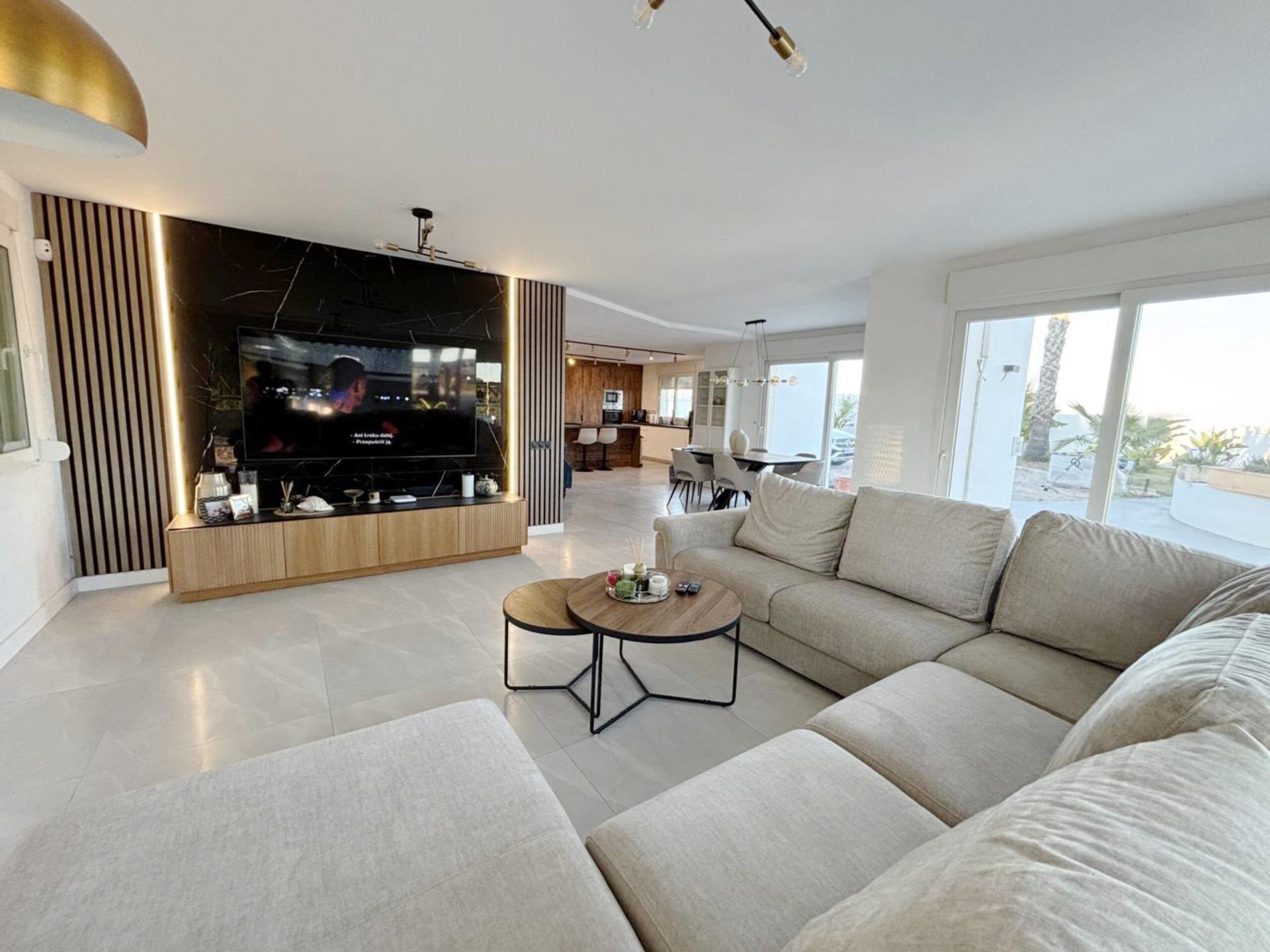 Hus i San Miguel de Salinas, Alicante, Spanien 4 sovrum, 300 kvm. Nr. 128697