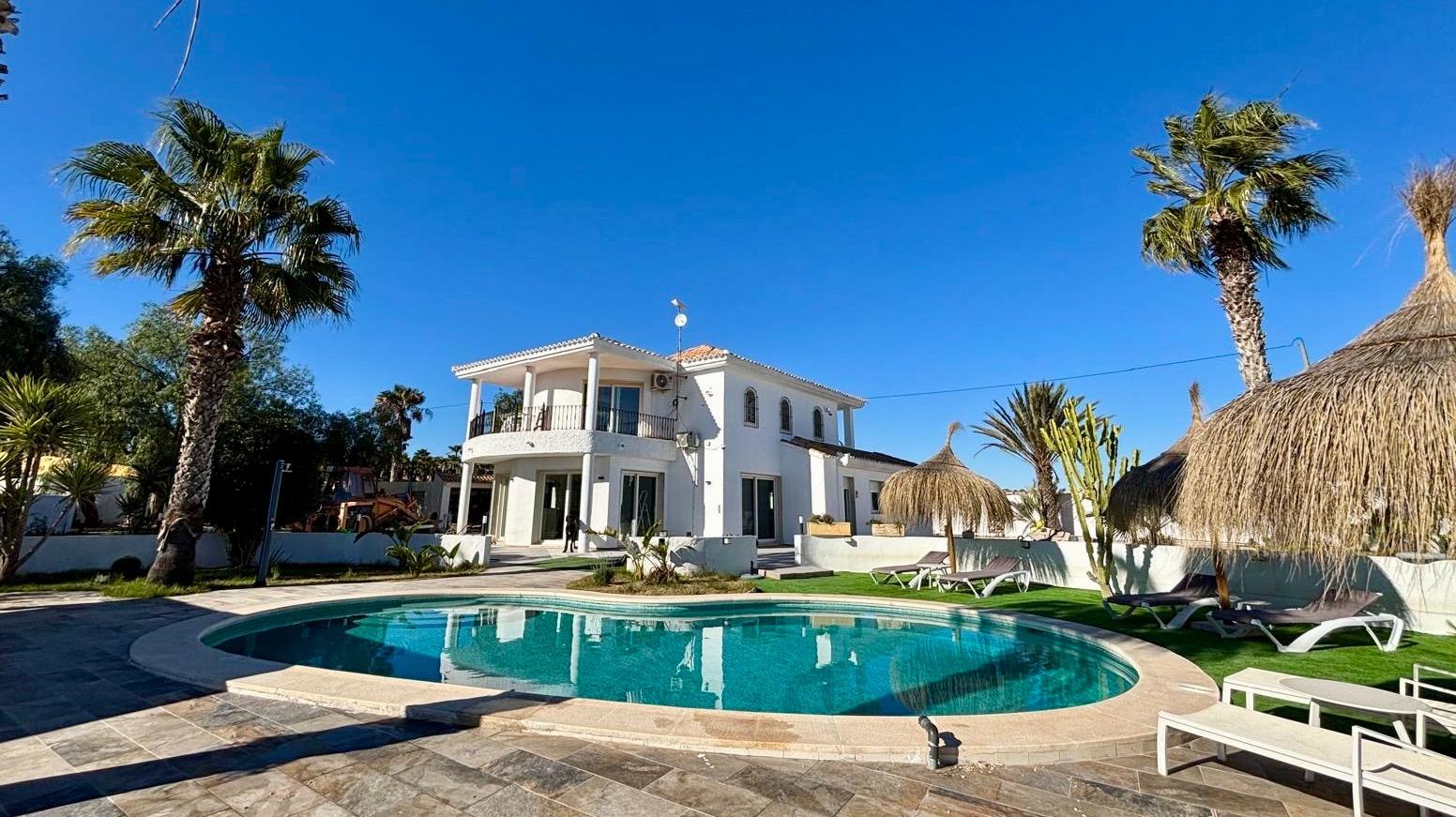 Hus i San Miguel de Salinas, Alicante, Spanien 4 sovrum, 300 kvm. Nr. 128697