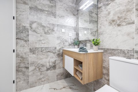 Huoneisto myytävänä San Miguel de Salinas, Alicante, Espanja, 2 makuuhuonetta, 70 m2 No. 128326 - kuva 24