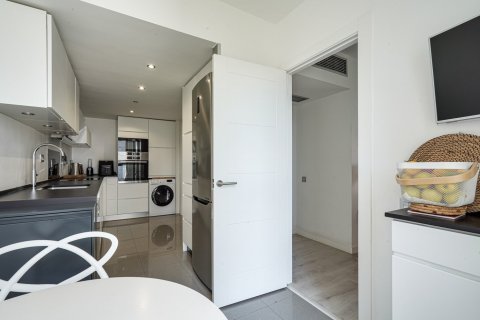 Apartment for sale Barcelona, Spain 3 bedrooms, 125 sq.m. No. 130374 - photo 16