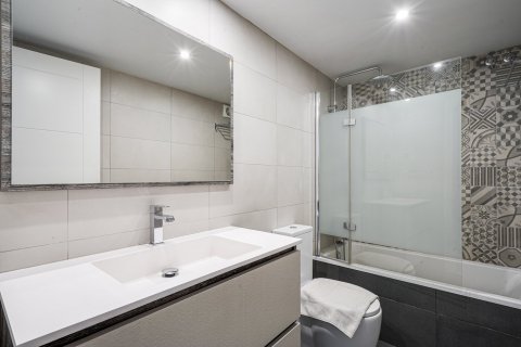 Apartment for sale Barcelona, Spain 3 bedrooms, 125 sq.m. No. 130374 - photo 24