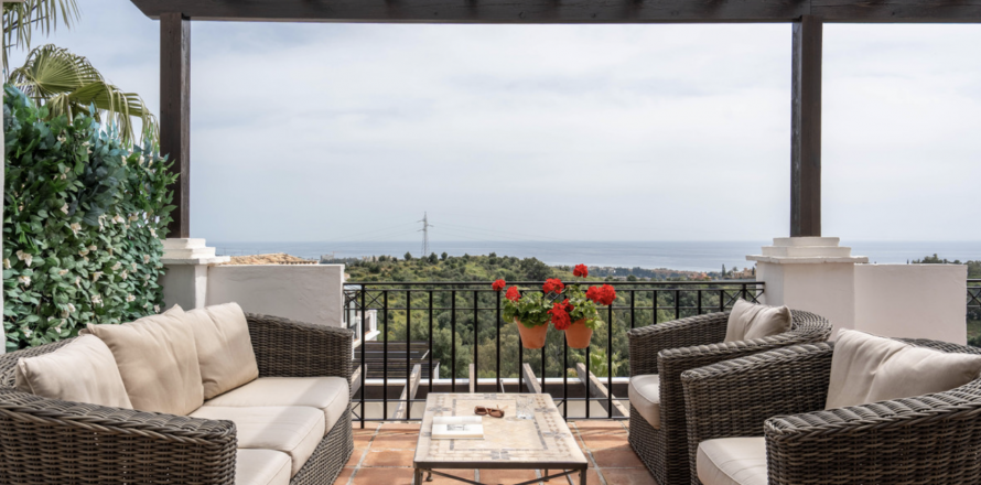 Duplex Marbella, Malaga, Spain 2 bedrooms, 184 sq.m. No. 127496