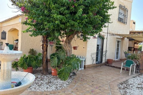Villa à vendre Torrevieja, Alicante, Espagne, 4 chambres, 250 m2 No. 127215 - photo 3