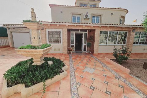Villa in vendita Torrevieja, Alicante, Spagna 5 camere da letto, 330 mq. N° 127159 - foto 1