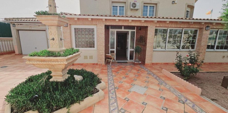 Villa Torrevieja, Alicante, Spagna 5 camere da letto, 330 mq. N° 127159