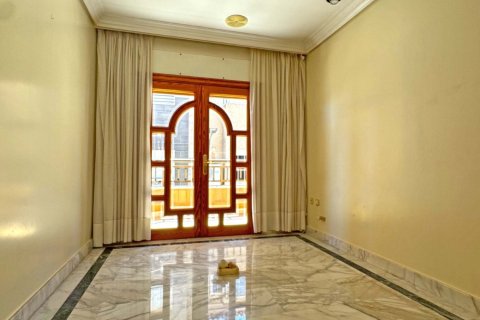 Townhouse for sale in San Pedro del Pinatar, Murcia, Spain 6 bedrooms, 382 sq.m. No. 131961 - photo 16