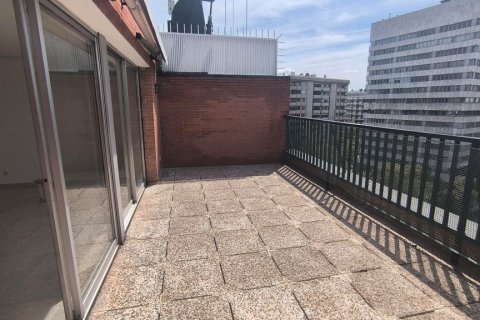 Аренда пентхауса в Мадрид, Испания 2 спальни, 85м2 №121726 - фото 5
