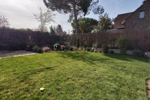 Townhouse for rent Alcobendas, Madrid, Spain 4 bedrooms, 300 sq.m. No. 121439 - photo 14