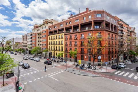 Продажа квартиры в Мадрид, Испания 2 спальни, 110м2 №120517 - фото 28