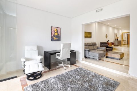 Продажа квартиры в Марбелья, Малага, Испания 3 спальни, 177м2 №120518 - фото 13