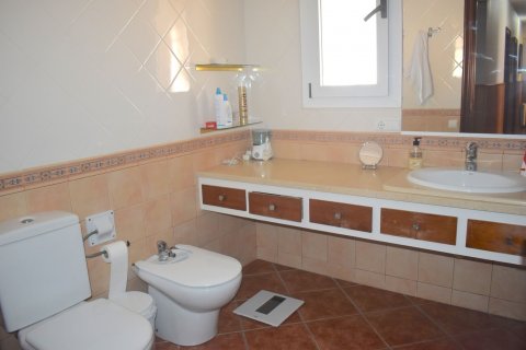 Villa till salu Guardamar del Segura, Alicante, Spanien 6 sovrum, 199 kvm. Nr. 125979 - foto 18
