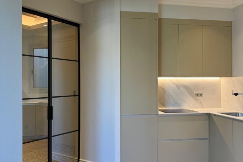 Apartment for sale L'Eixample, Barcelona, Spain 3 bedrooms, 109 sq.m. No. 130354 - photo 1