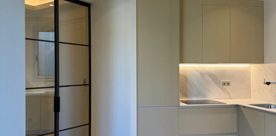 Apartment L'Eixample, Barcelona, Spain 3 bedrooms, 109 sq.m. No. 130354