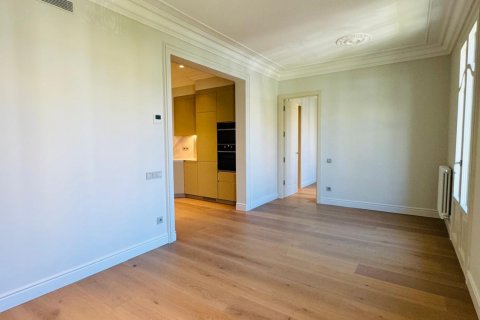 Apartment for sale L'Eixample, Barcelona, Spain 3 bedrooms, 109 sq.m. No. 130354 - photo 2