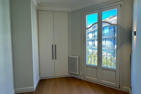 Apartment for sale L'Eixample, Barcelona, Spain 3 bedrooms, 109 sq.m. No. 130354 - photo 11