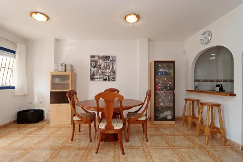 Kaupunkipientalo myytävänä La Zenia, Alicante, Espanja, 3 makuuhuonetta, 80 m2 No. 126988 - kuva 10