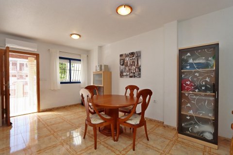 Kaupunkipientalo myytävänä La Zenia, Alicante, Espanja, 3 makuuhuonetta, 80 m2 No. 126988 - kuva 9