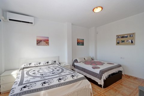 Kaupunkipientalo myytävänä La Zenia, Alicante, Espanja, 3 makuuhuonetta, 80 m2 No. 126988 - kuva 30