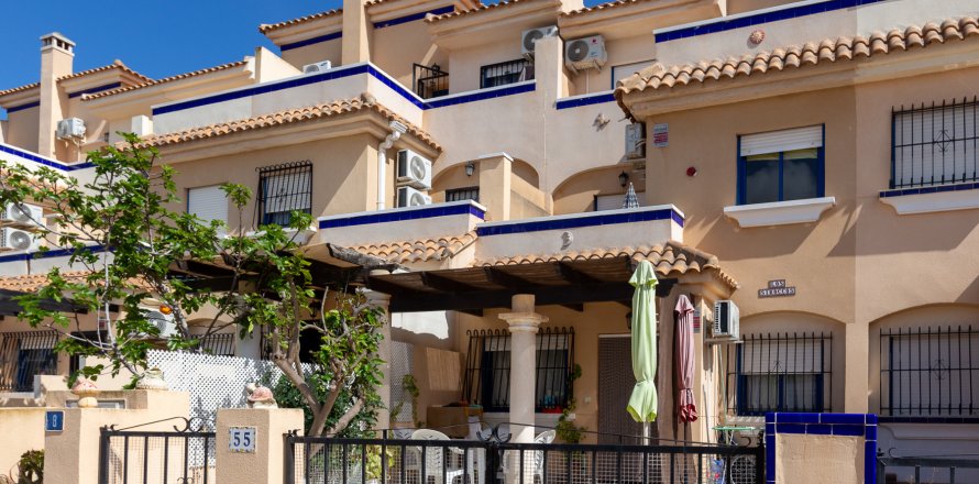 Kaupunkipientalo La Zenia, Alicante, Espanja 3 makuuhuonetta, 80 m2 No. 126988