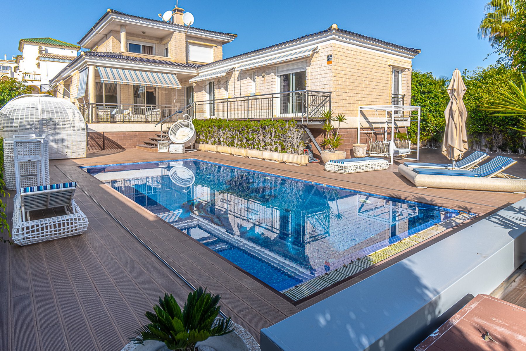 Villa in La Mata, Alicante, Spain 5 bedrooms, 370 sq.m. No. 126987