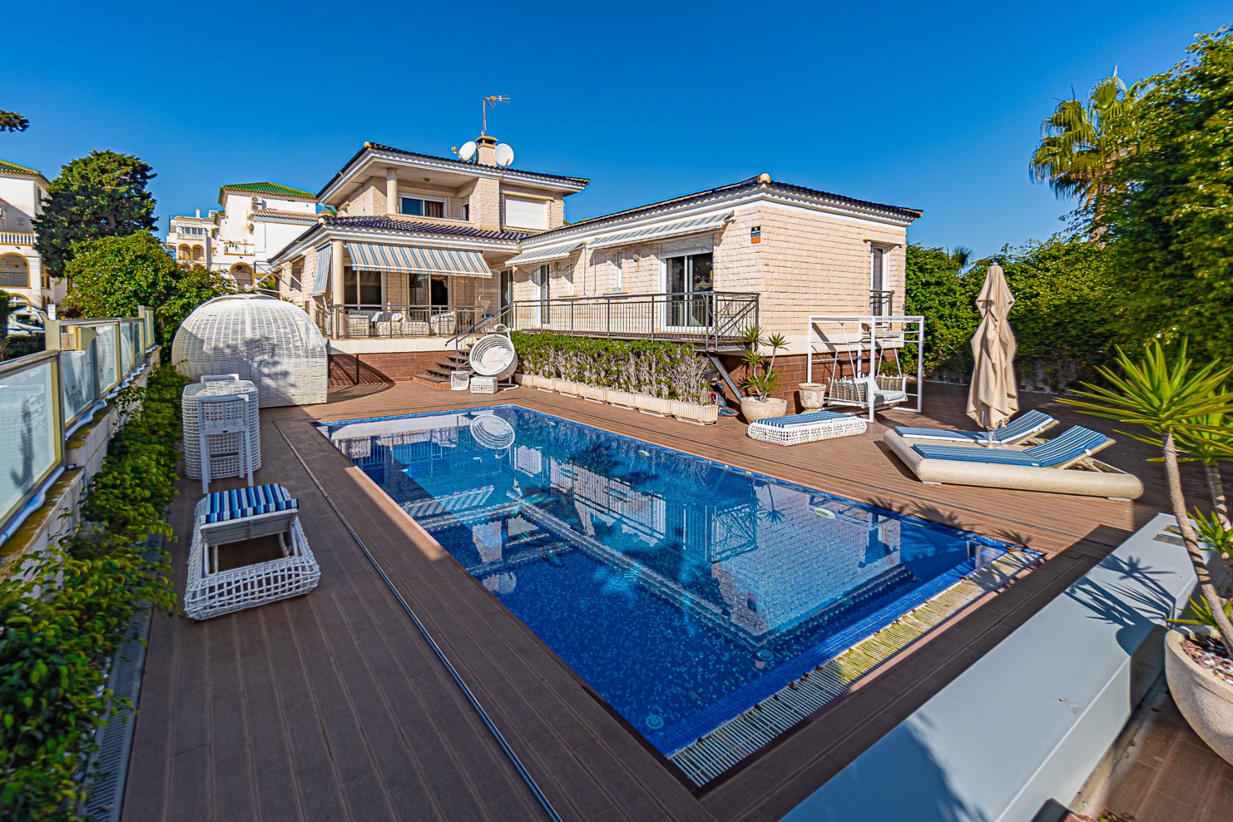 Villa in La Mata, Alicante, Spain 5 bedrooms, 370 sq.m. No. 126987