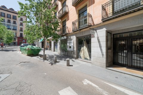 Аренда квартиры в Мадрид, Испания 2 спальни, 84м2 №124529 - фото 29