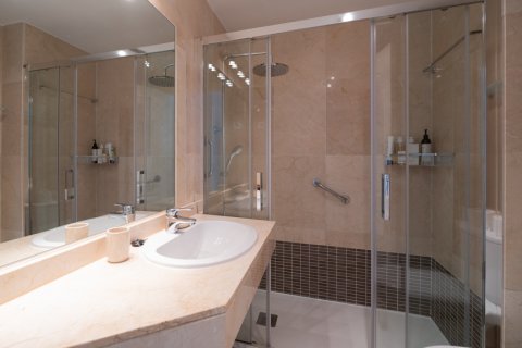 Аренда квартиры в Мадрид, Испания 2 спальни, 84м2 №124529 - фото 21
