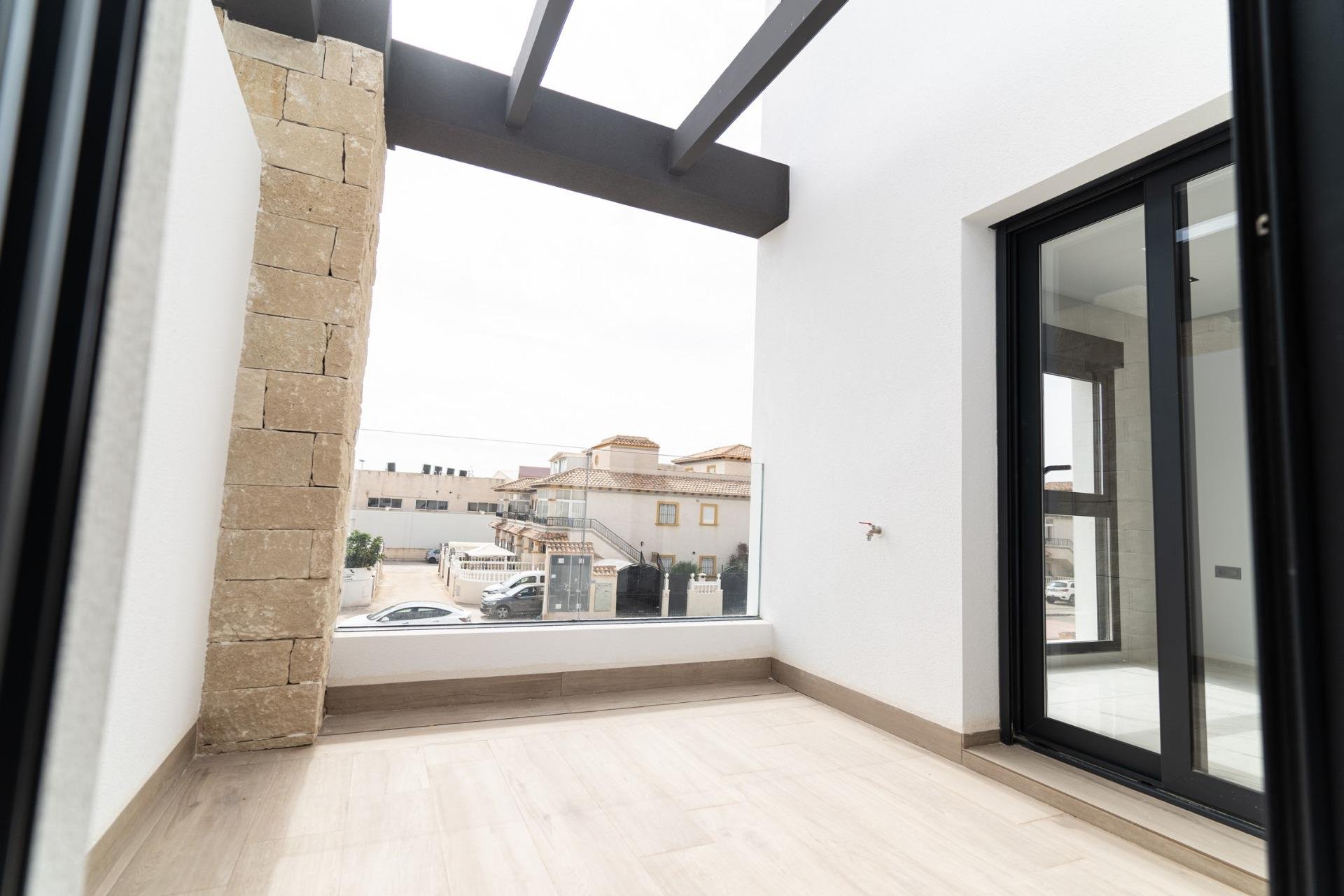 Villa i Punta Prima, Alicante, Spanien 4 sovrum, 121 kvm. Nr. 128517