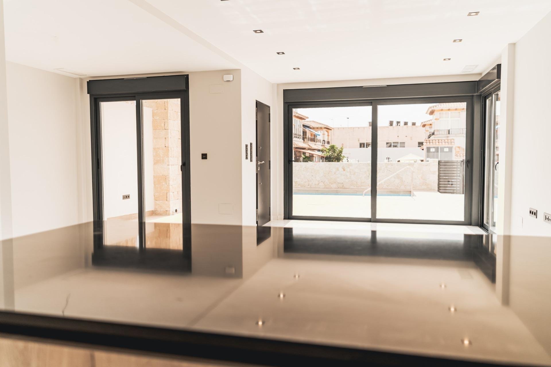 Villa i Punta Prima, Alicante, Spanien 4 sovrum, 121 kvm. Nr. 128517
