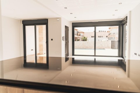 Villa for sale Punta Prima, Alicante, Spain 4 bedrooms, 121 sq.m. No. 128517 - photo 9