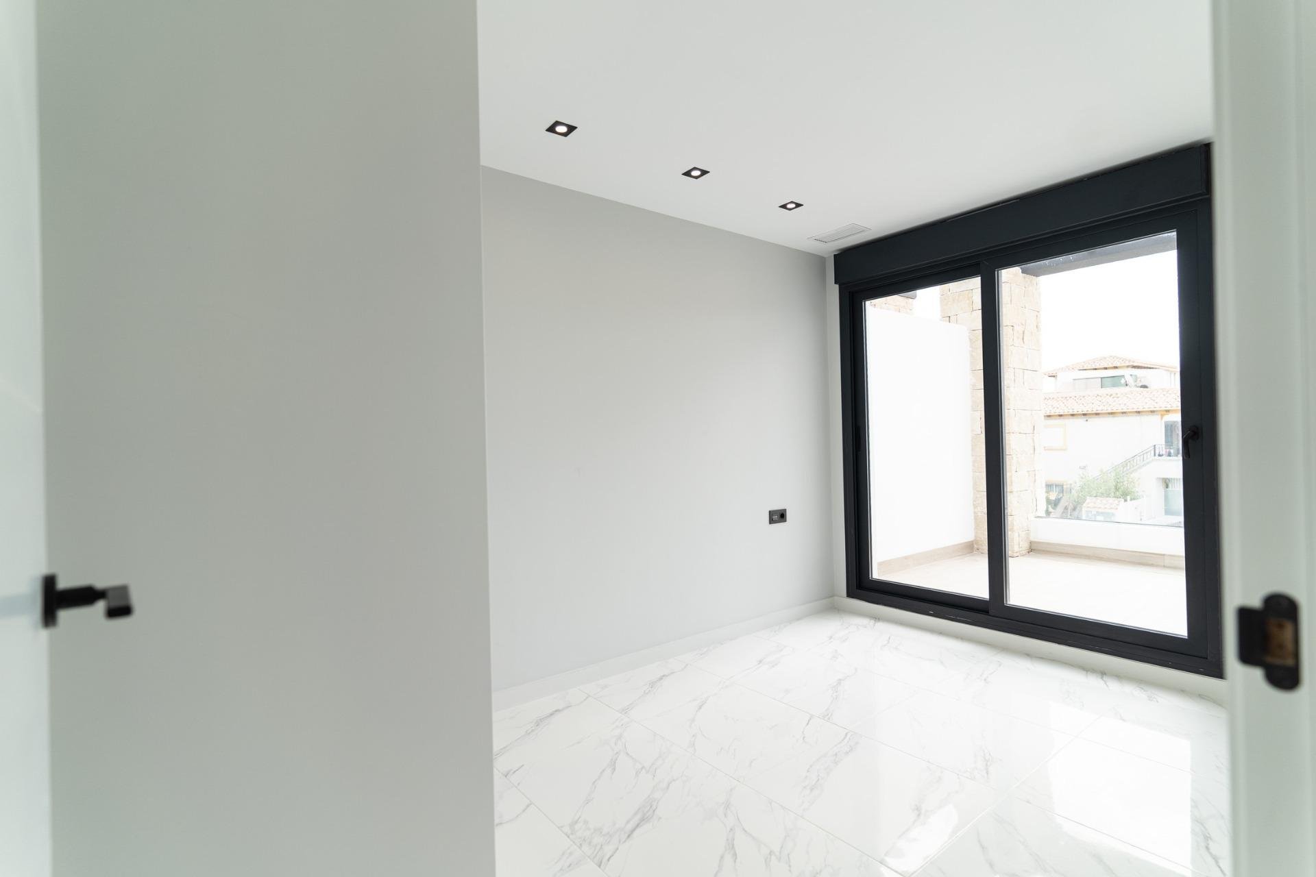 Villa i Punta Prima, Alicante, Spanien 4 sovrum, 121 kvm. Nr. 128517