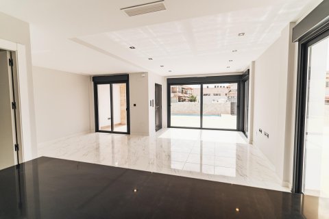 Villa for sale Punta Prima, Alicante, Spain 4 bedrooms, 121 sq.m. No. 128517 - photo 10