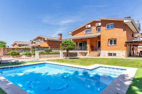 Продажа виллы в Моралеха де Энмедио, Мадрид, Испания 7 спален, 360м2 №121794 - фото 1