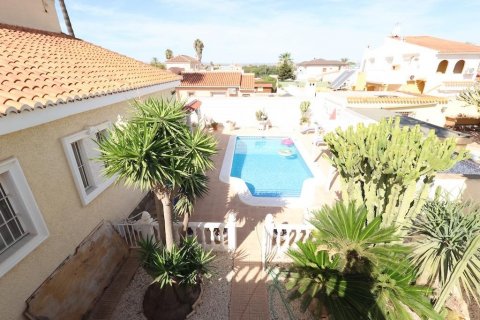 Villa till salu Torrevieja, Alicante, Spanien 3 sovrum, 188 kvm. Nr. 131534 - foto 18