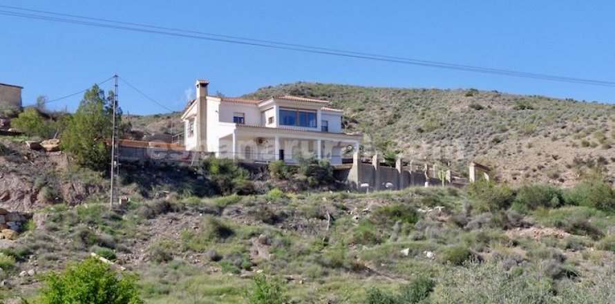 Huvila Zurgena, Almeria, Espanja 3 makuuhuonetta, 244 m2 No. 128613