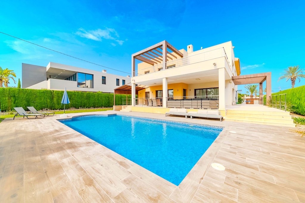 Villa en Cabo Roig, Alicante, España 5 dormitorios, 477 m2 No. 128304
