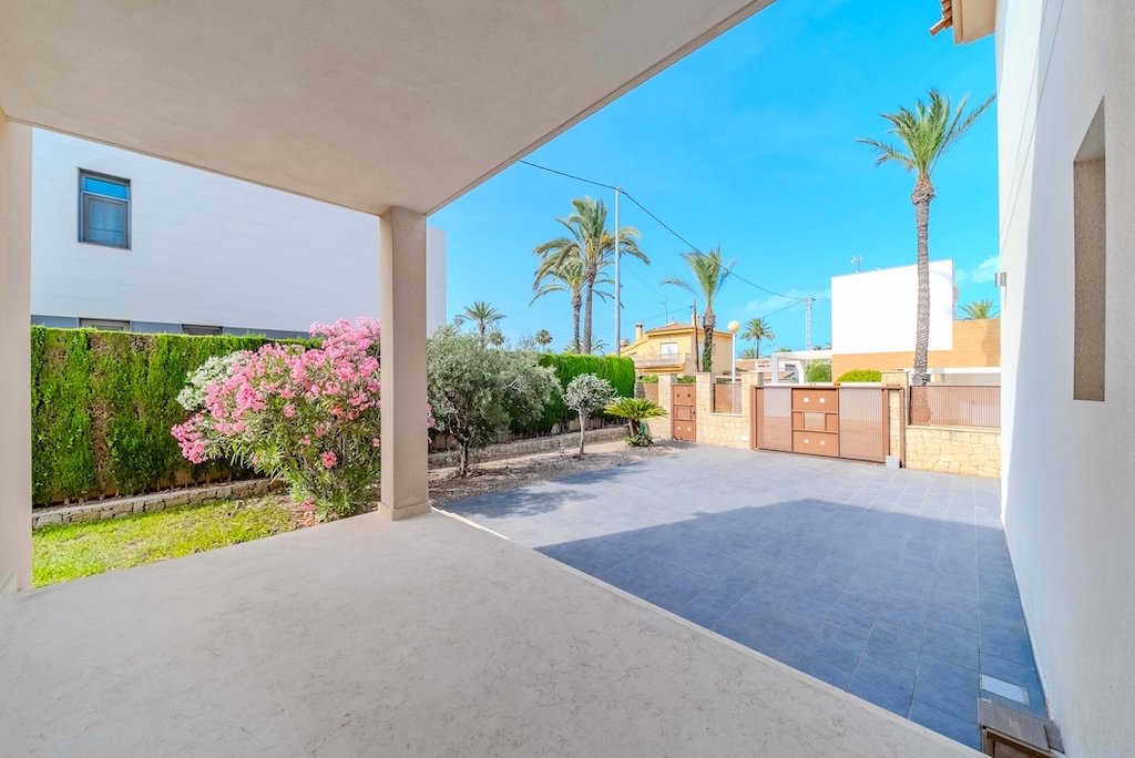 Villa en Cabo Roig, Alicante, España 5 dormitorios, 477 m2 No. 128304