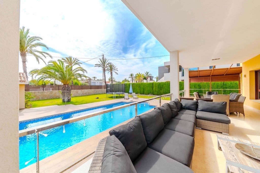 Villa en Cabo Roig, Alicante, España 5 dormitorios, 477 m2 No. 128304