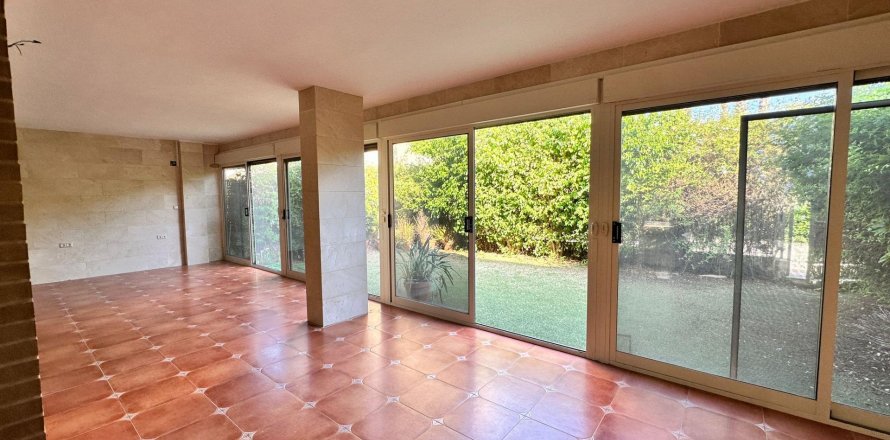 Zemes gabals Alicante, Spānijā 3 istabas, 200 m2 Nr. 130561