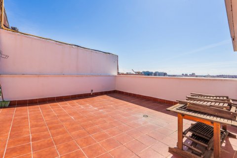 Продажа пентхауса в Мадрид, Испания 2 спальни, 97м2 №121544 - фото 1