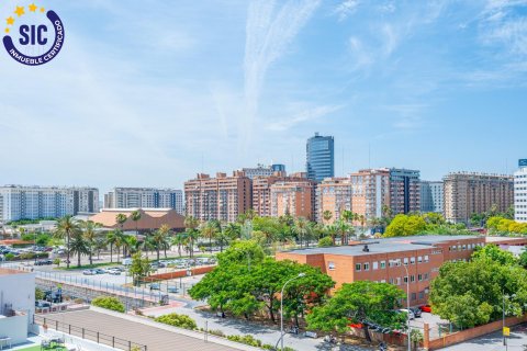 Продажа квартиры Валенсия, Испания 3 спальни, 80м2 №132827 - фото 1